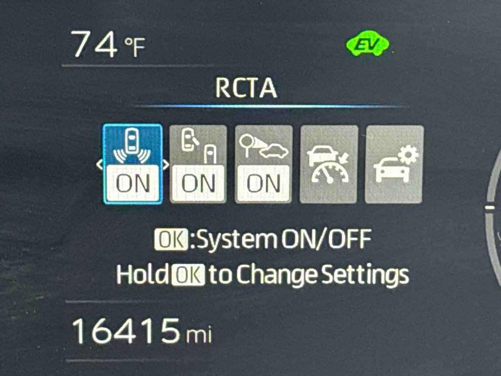 Used 2025 Toyota Prius LE FWD image 33