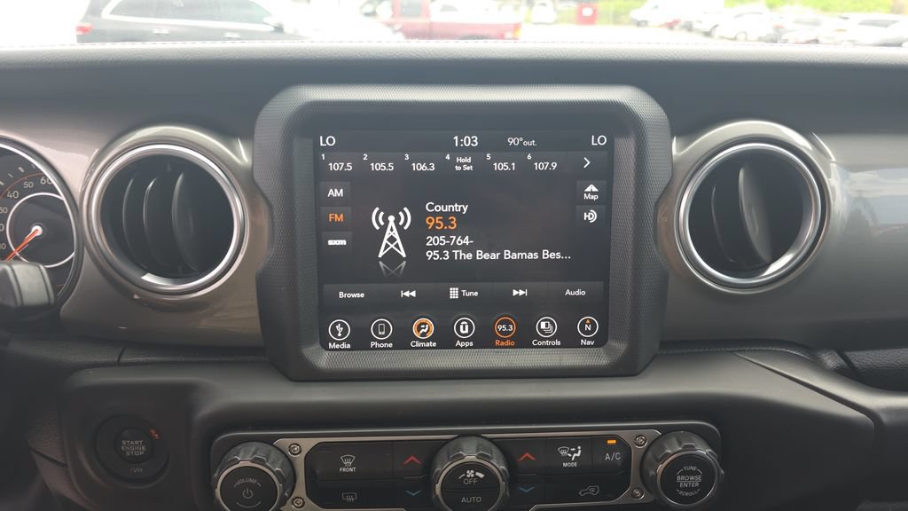 Used 2018 Jeep Wrangler Unlimited Sahara AWD/4WD image 18