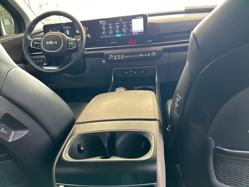 Used 2025 Kia Carnival EX image 35
