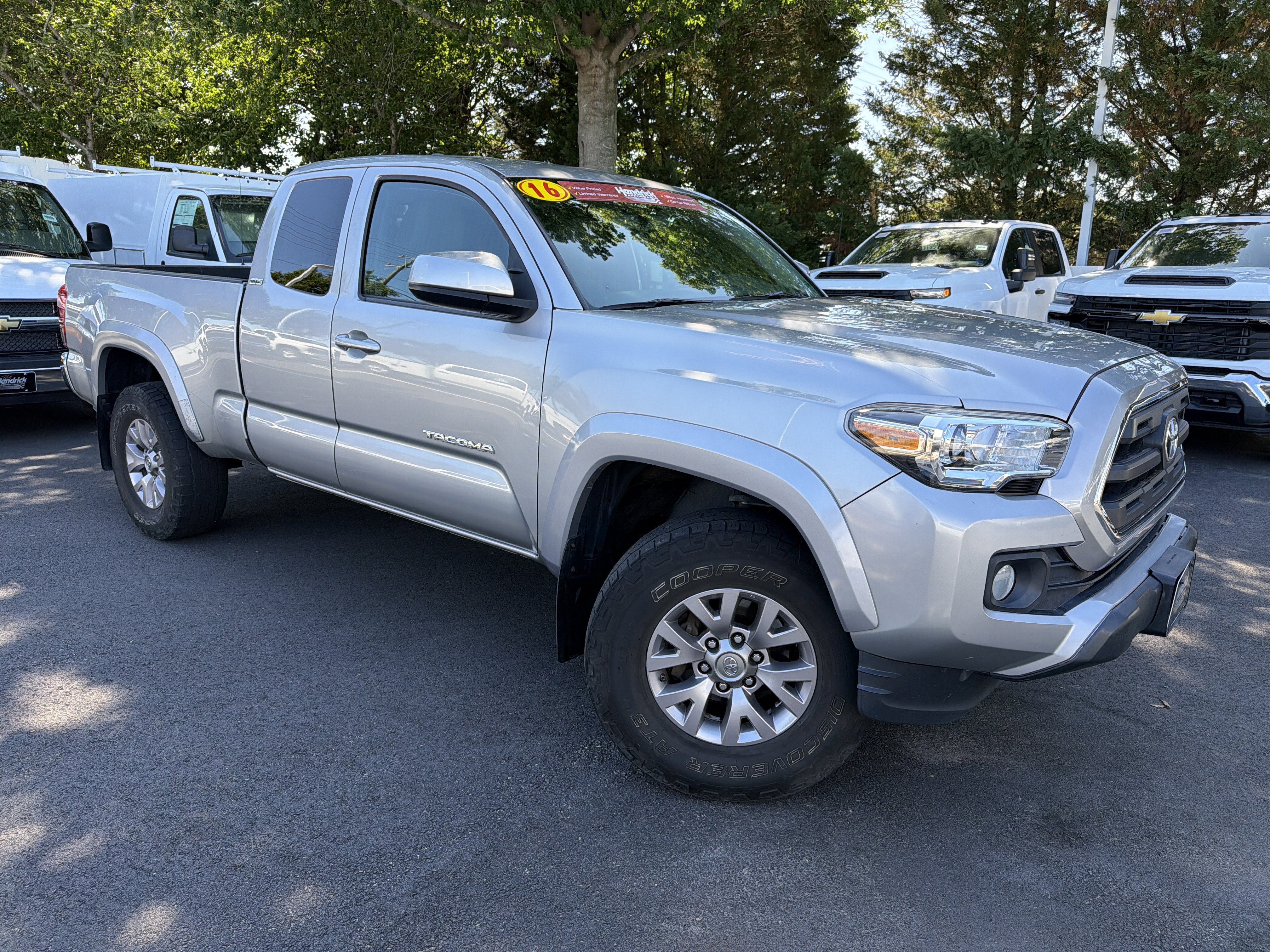 Used 2016 Toyota Tacoma SR5 w/ SR5 Appearance Package (SN) RWD image 2