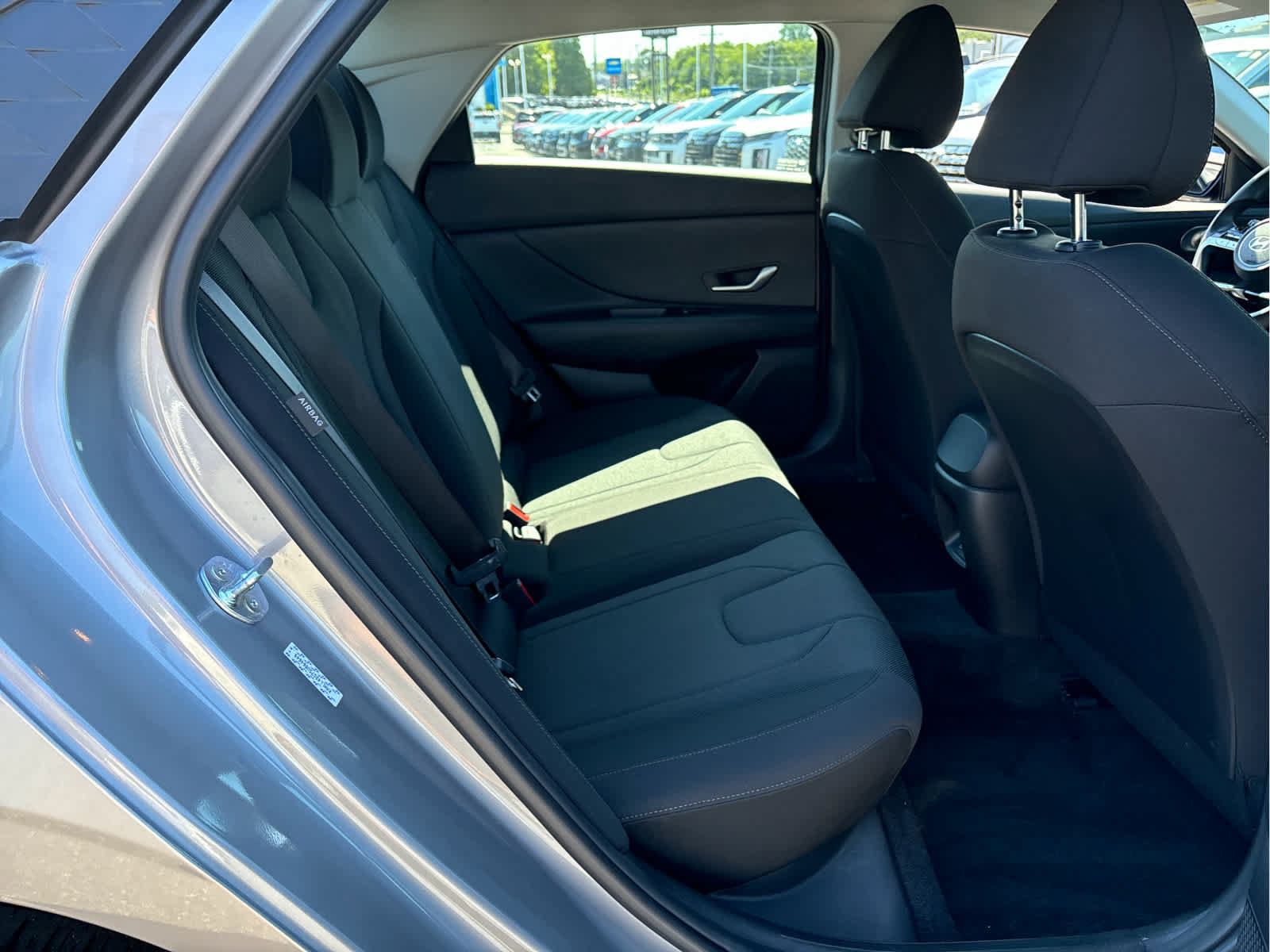 Used 2025 Hyundai Elantra SE FWD image 24