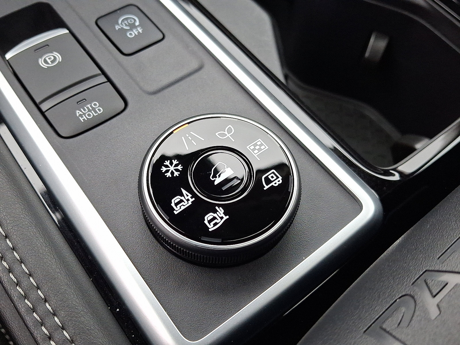 Used 2024 Nissan Pathfinder Platinum image 24