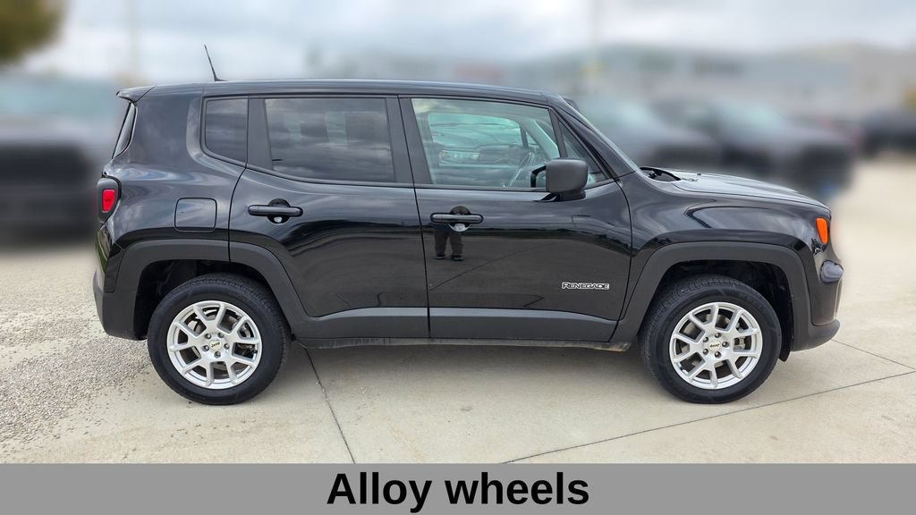 Used 2023 Jeep Renegade Latitude AWD/4WD image 6