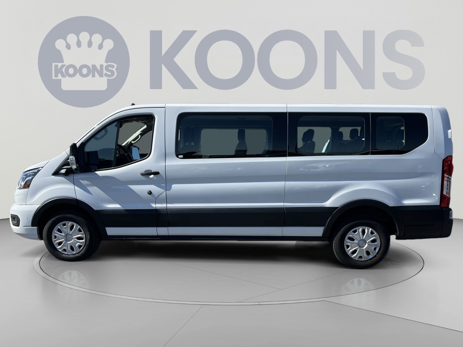 Used 2023 Ford Transit 350 XLT RWD image 2