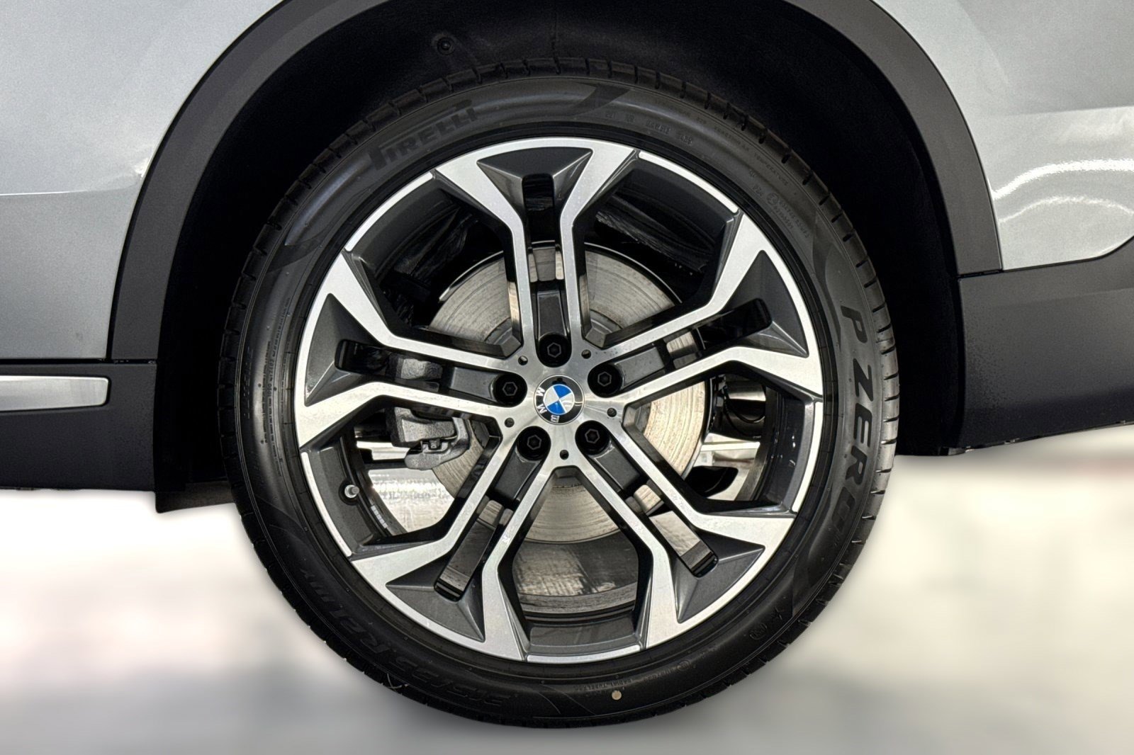 Used 2026 BMW X5 sDrive40i w/ Climate Comfort Package image 12