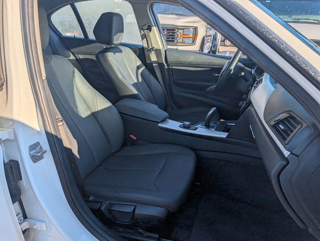 Used 2018 BMW 320i Sedan image 19
