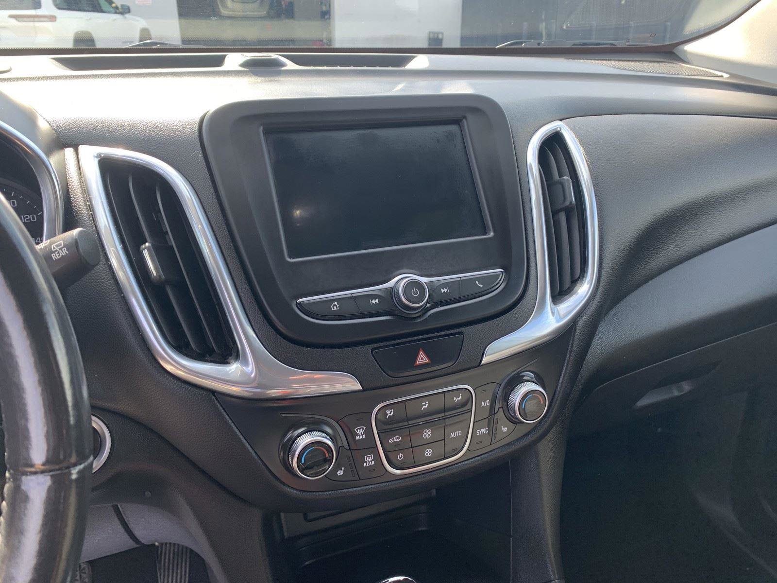 Used 2020 Chevrolet Equinox LT w/ Driver Convenience Package image 16