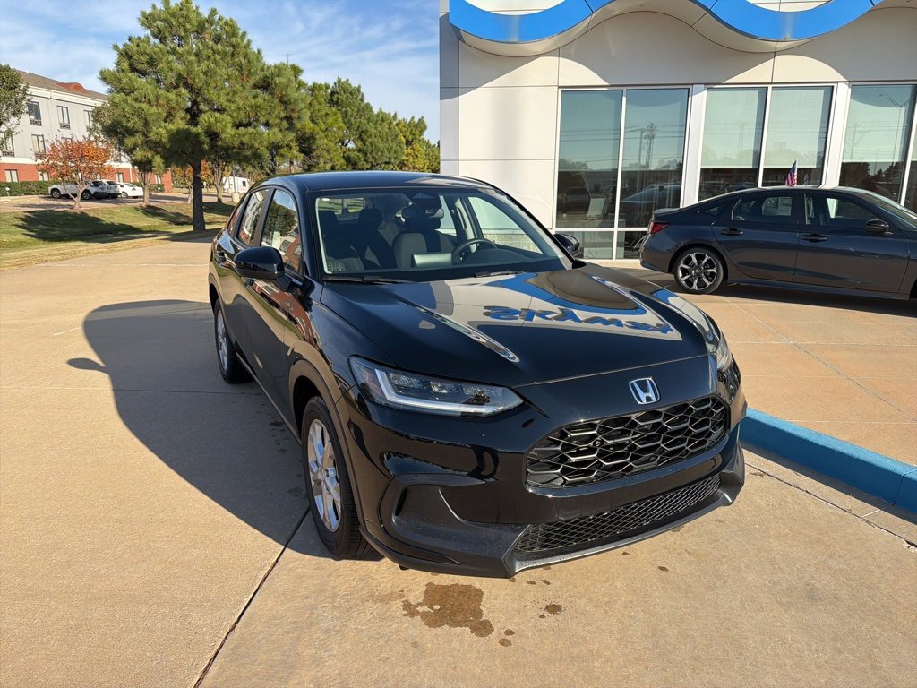 Certified 2025 Honda HR-V LX image 2