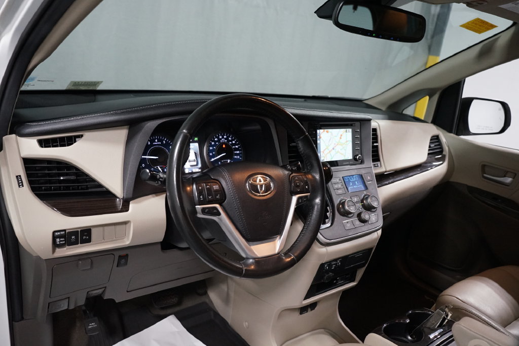 Certified 2020 Toyota Sienna XLE Premium FWD image 11