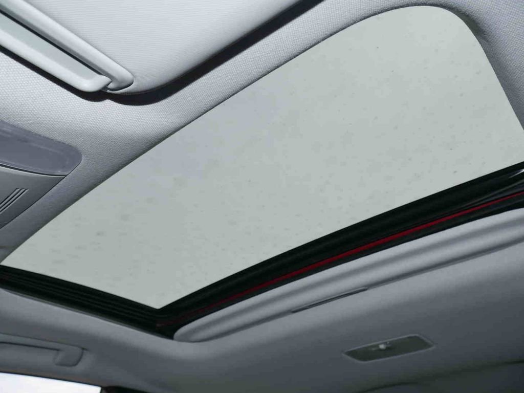 Used 2019 Toyota Prius XLE image 32