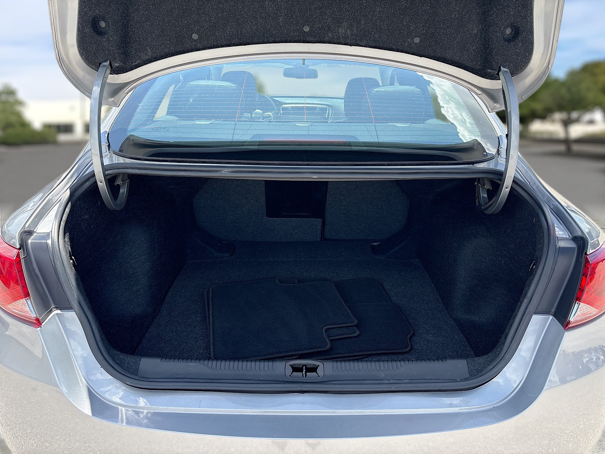 Used 2016 Chrysler 200 Limited w/ Anniversary Edition FWD image 11
