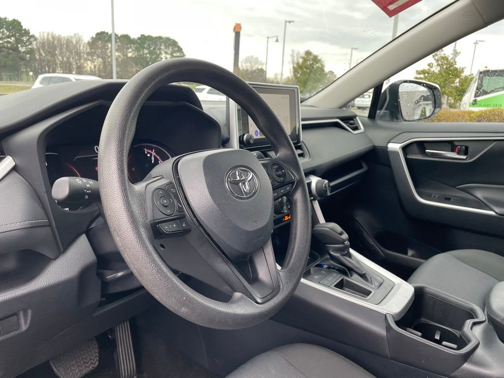 Used 2025 Toyota RAV4 XLE image 9