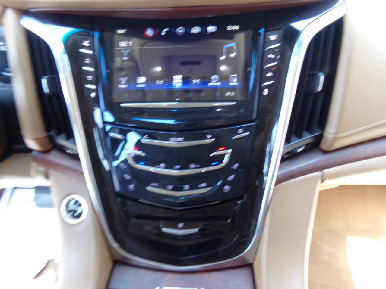 Used 2016 Cadillac Escalade ESV Platinum AWD/4WD image 37