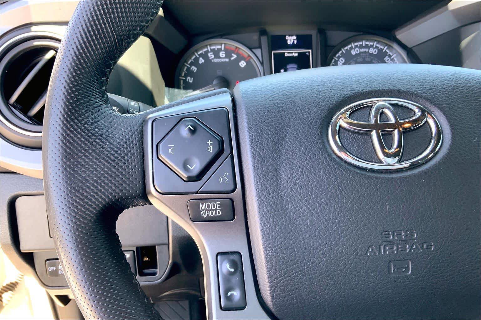 Used 2021 Toyota Tacoma TRD Off-Road w/ Technology Package AWD/4WD image 23