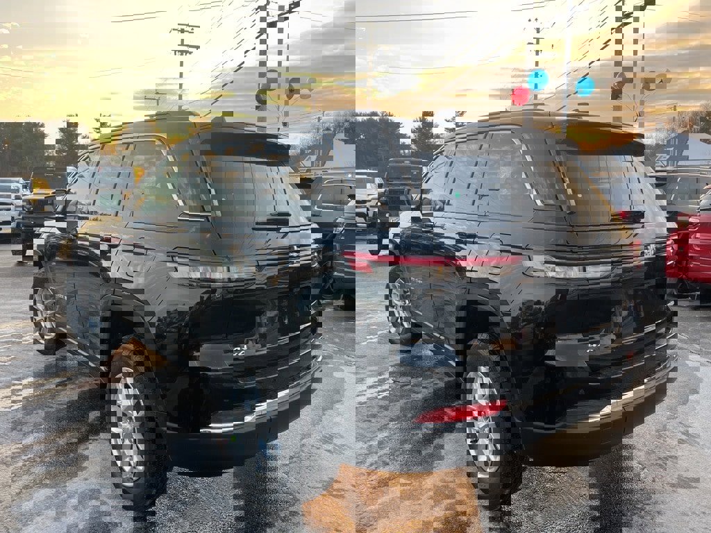 New 2025 Jeep Grand Cherokee Laredo X image 7