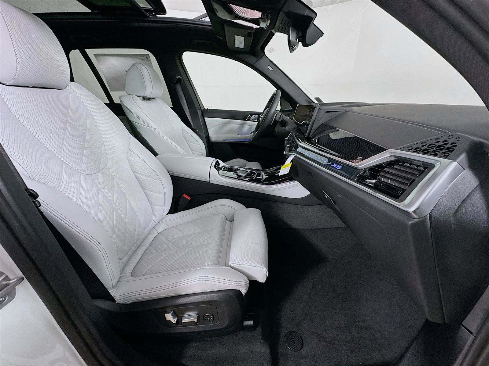 New 2026 BMW X5 xDrive40i w/ M Sport Package image 30