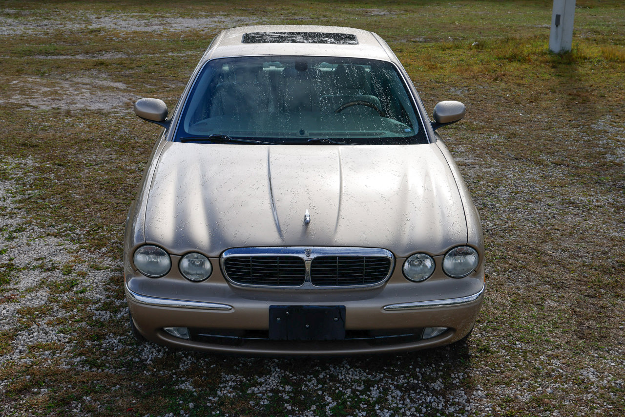 Used 2004 Jaguar XJ8 image 17
