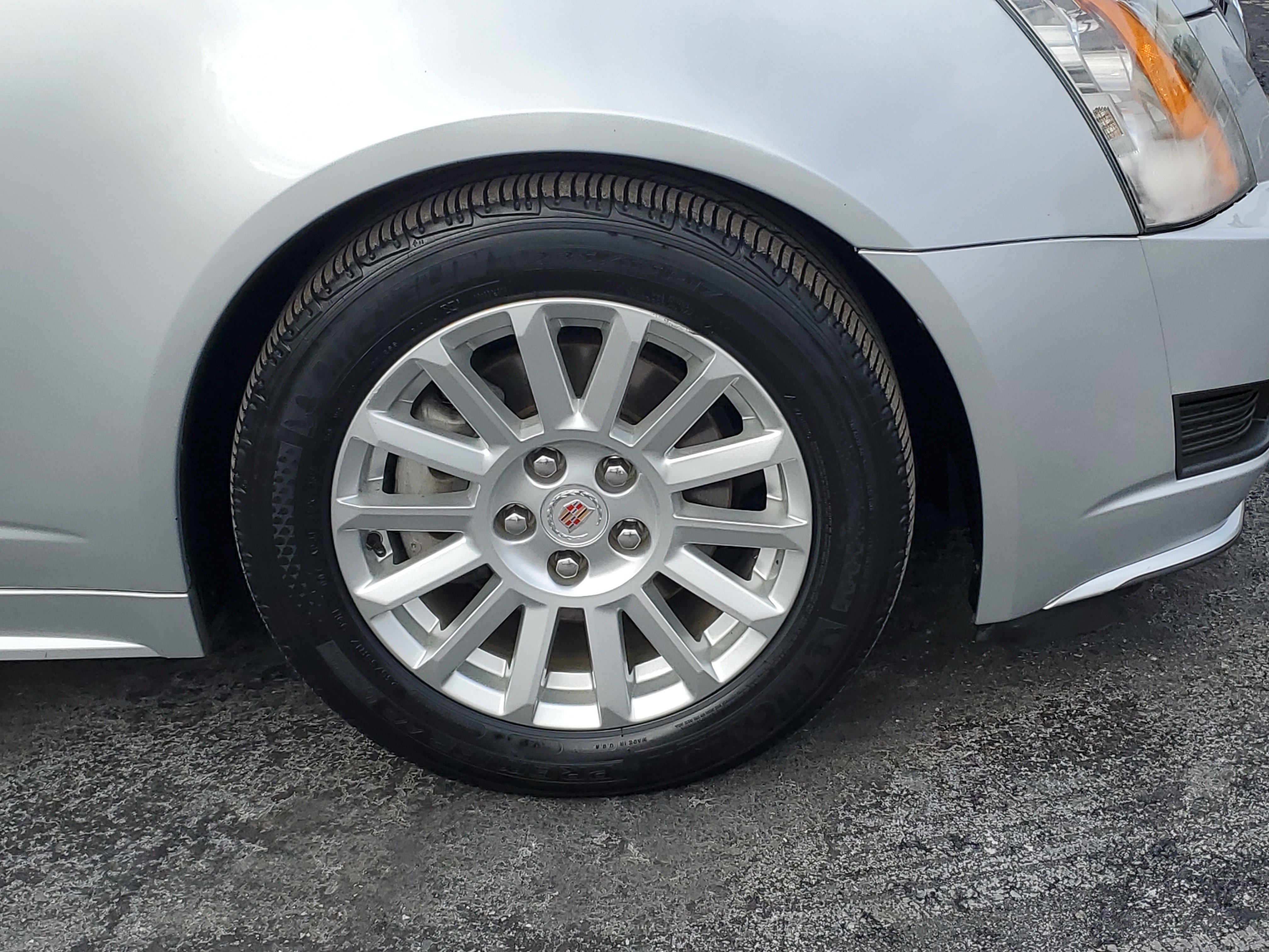 Used 2011 Cadillac CTS Wagon image 5