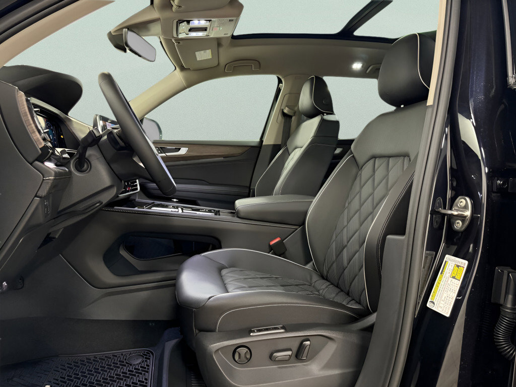 Used 2025 Volkswagen Atlas SEL Premium R-Line image 18