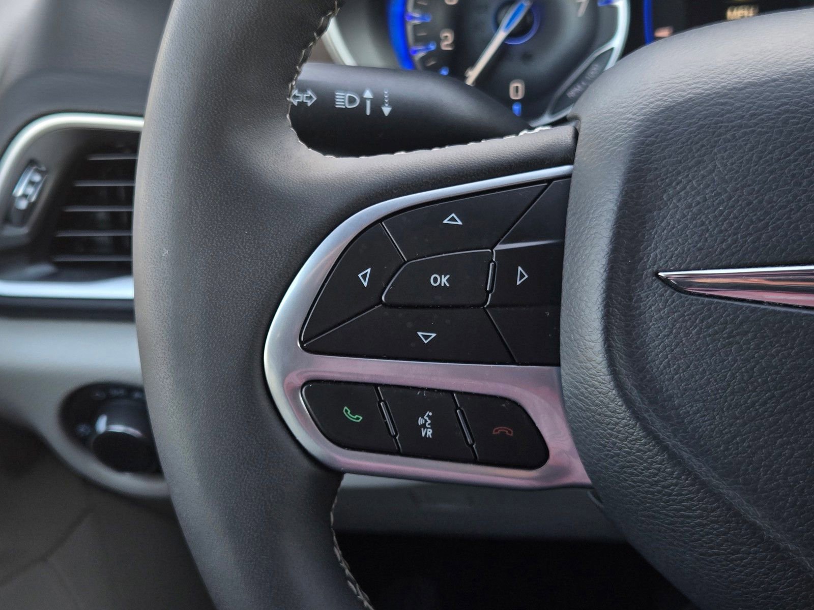 Used 2023 Chrysler Voyager LX image 20