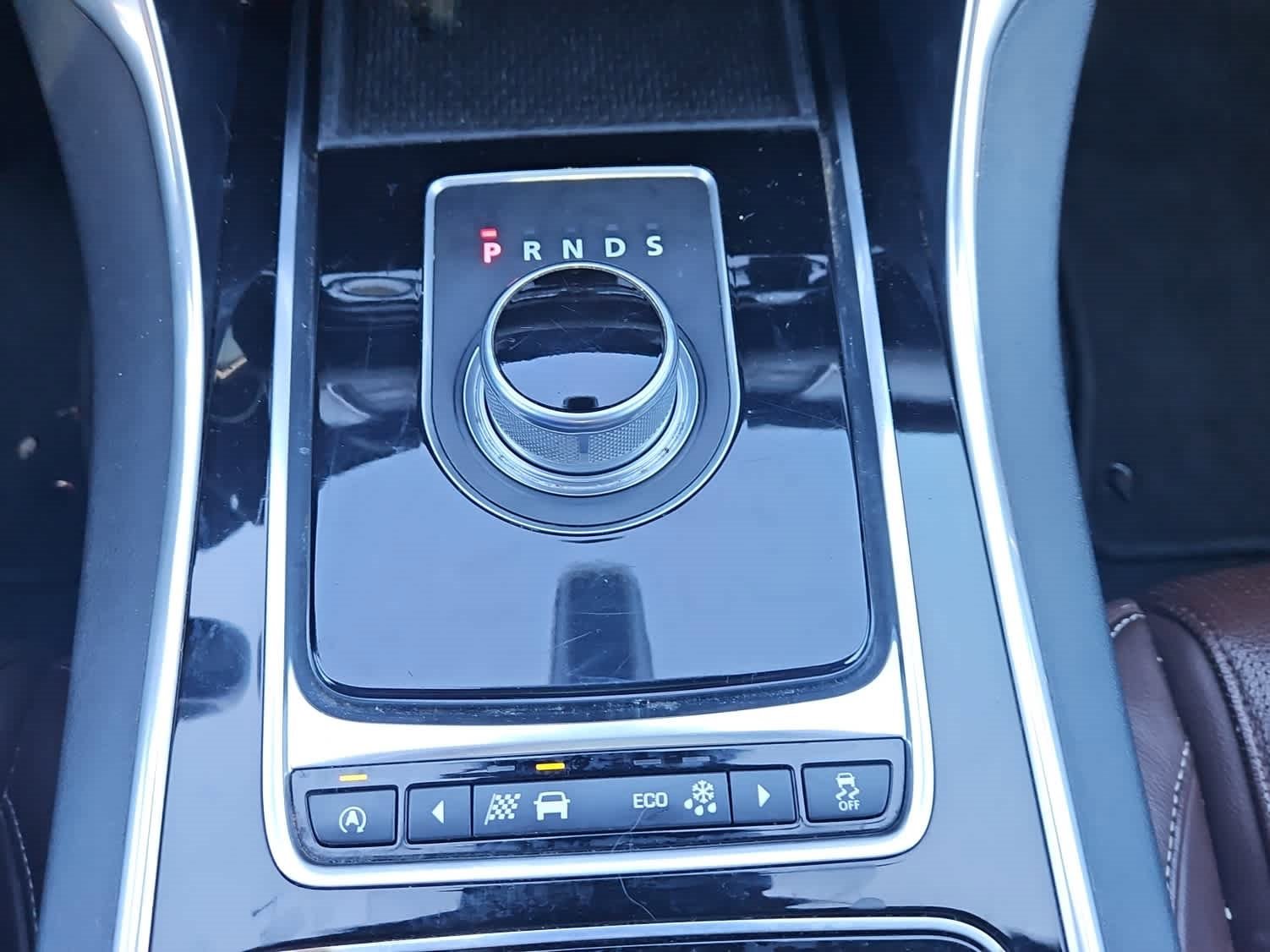 Used 2016 Jaguar XF R-Sport image 17