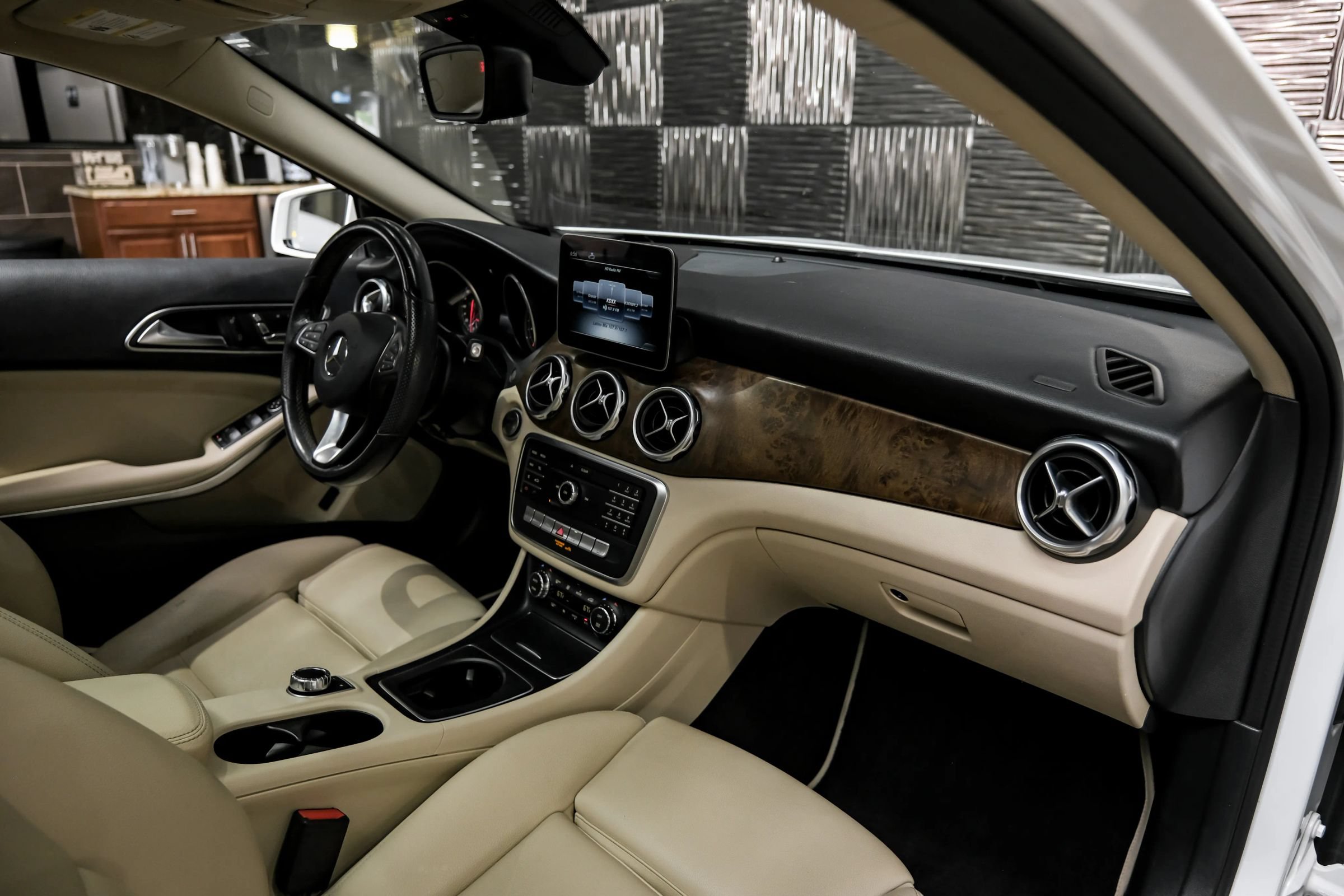 Used 2019 Mercedes-Benz GLA 250 image 11