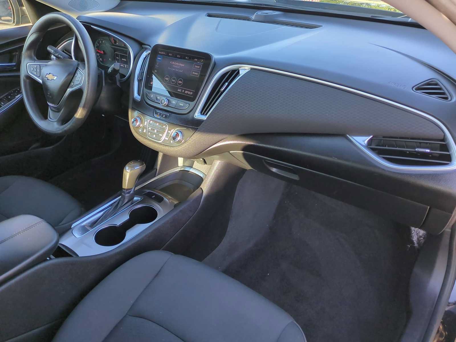 Used 2020 Chevrolet Malibu LT FWD image 28