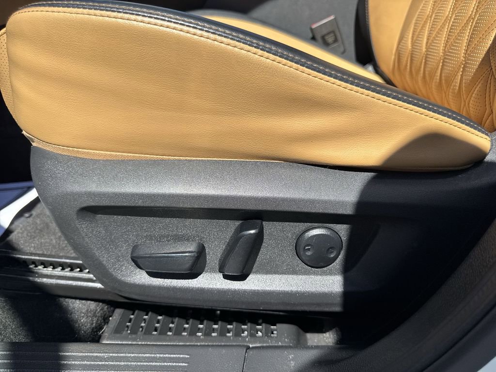 Used 2023 Nissan Rogue Platinum w/ Platinum Premium Package image 12