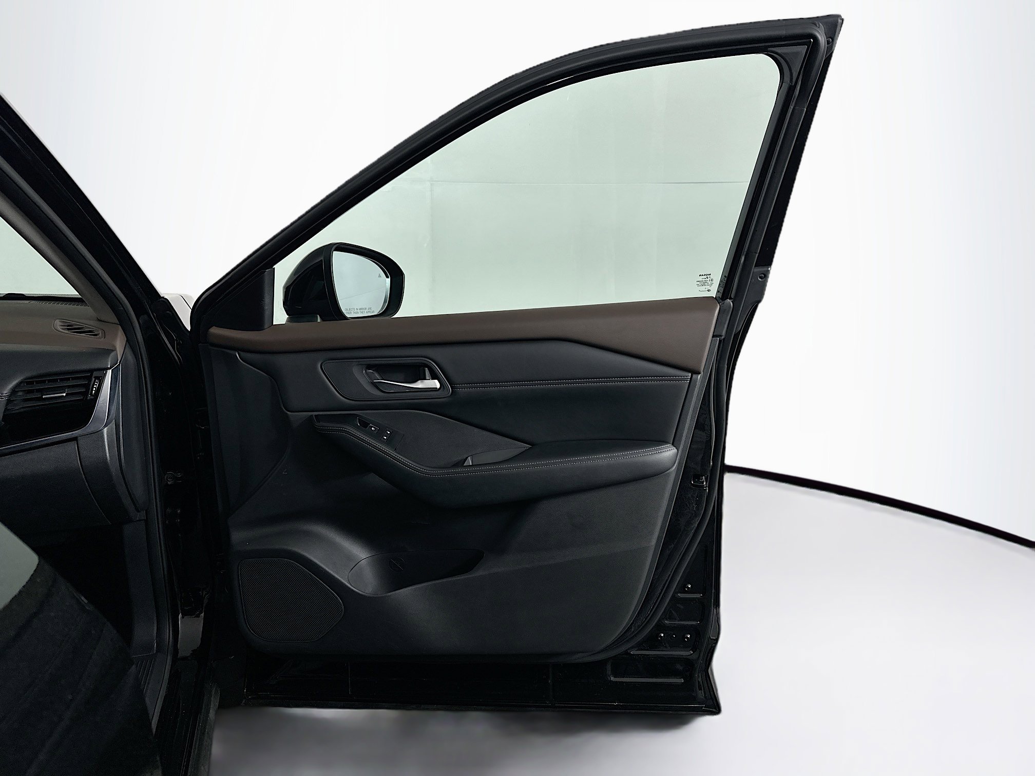 Used 2023 Nissan Rogue SL image 32