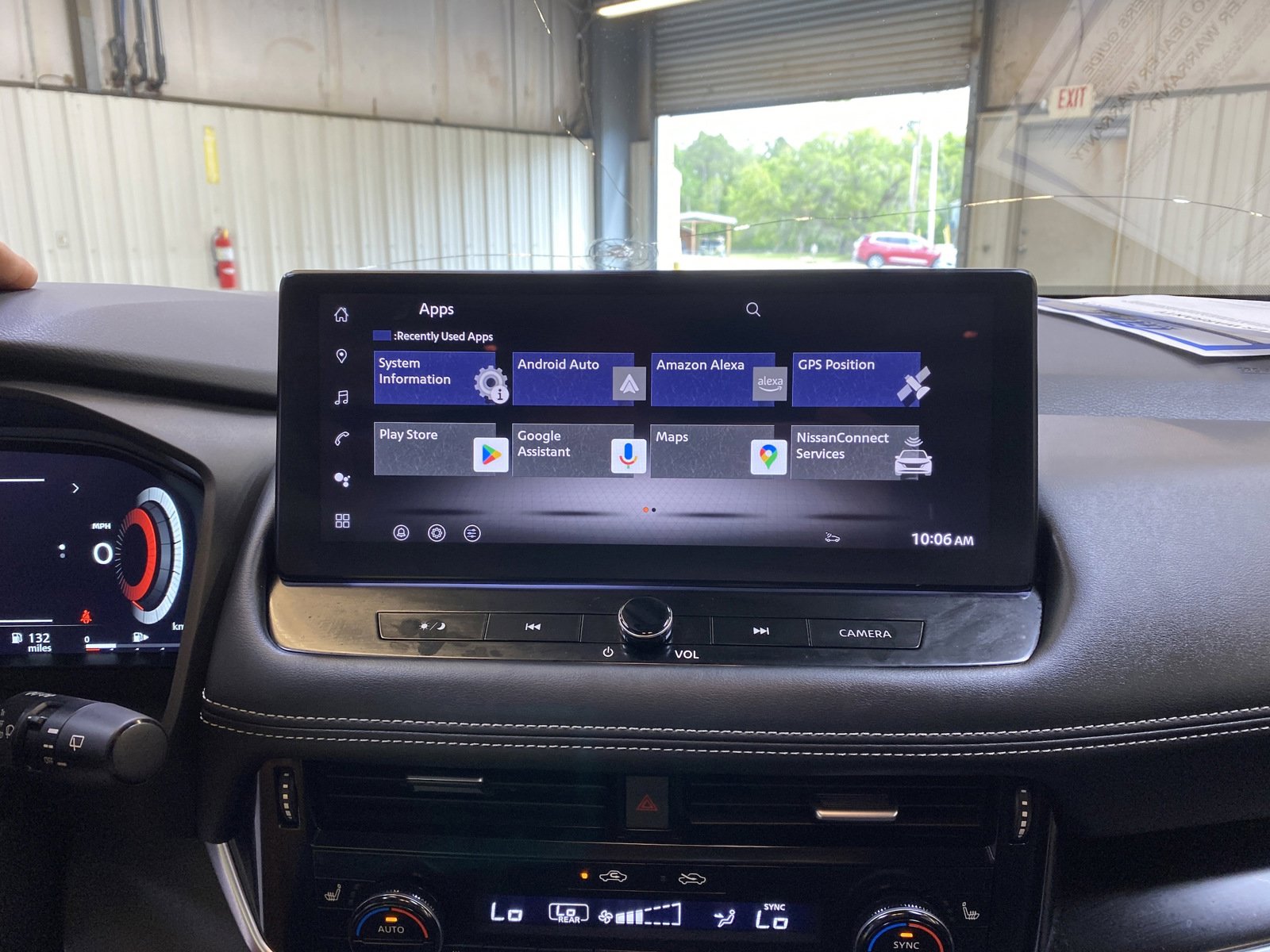 Used 2025 Nissan Rogue SL w/ Tech Package FWD image 40
