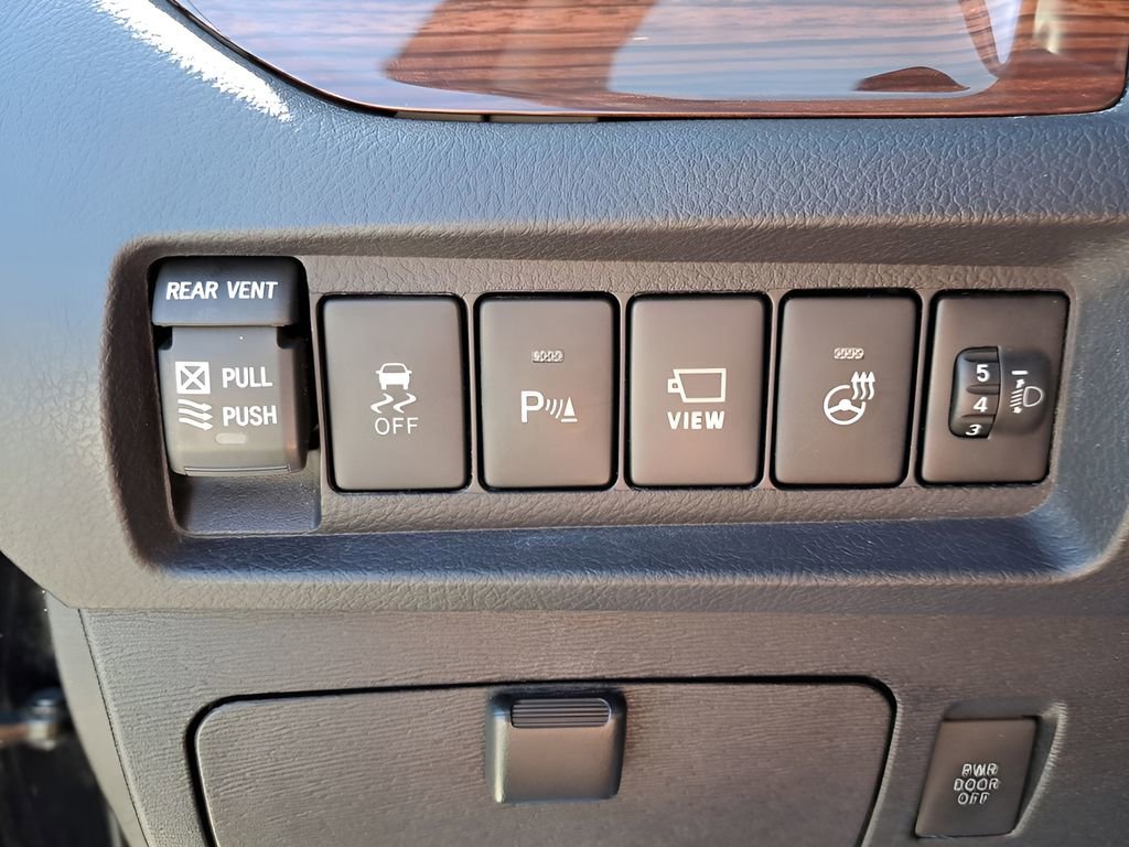 Used 2018 Toyota Sienna Limited Premium w/ Carpet Mat Package image 31