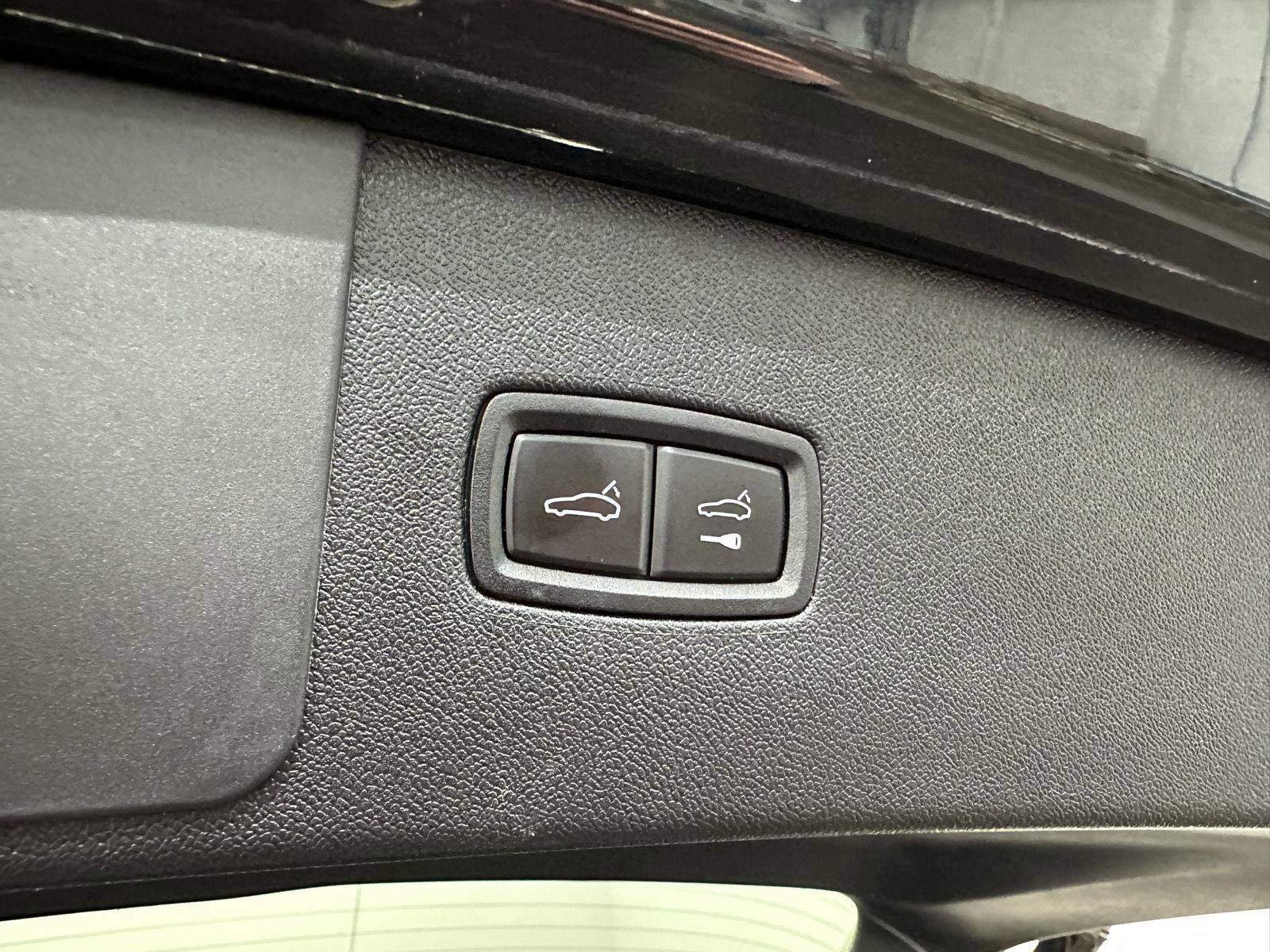 Used 2022 Porsche Cayenne Platinum Edition image 37