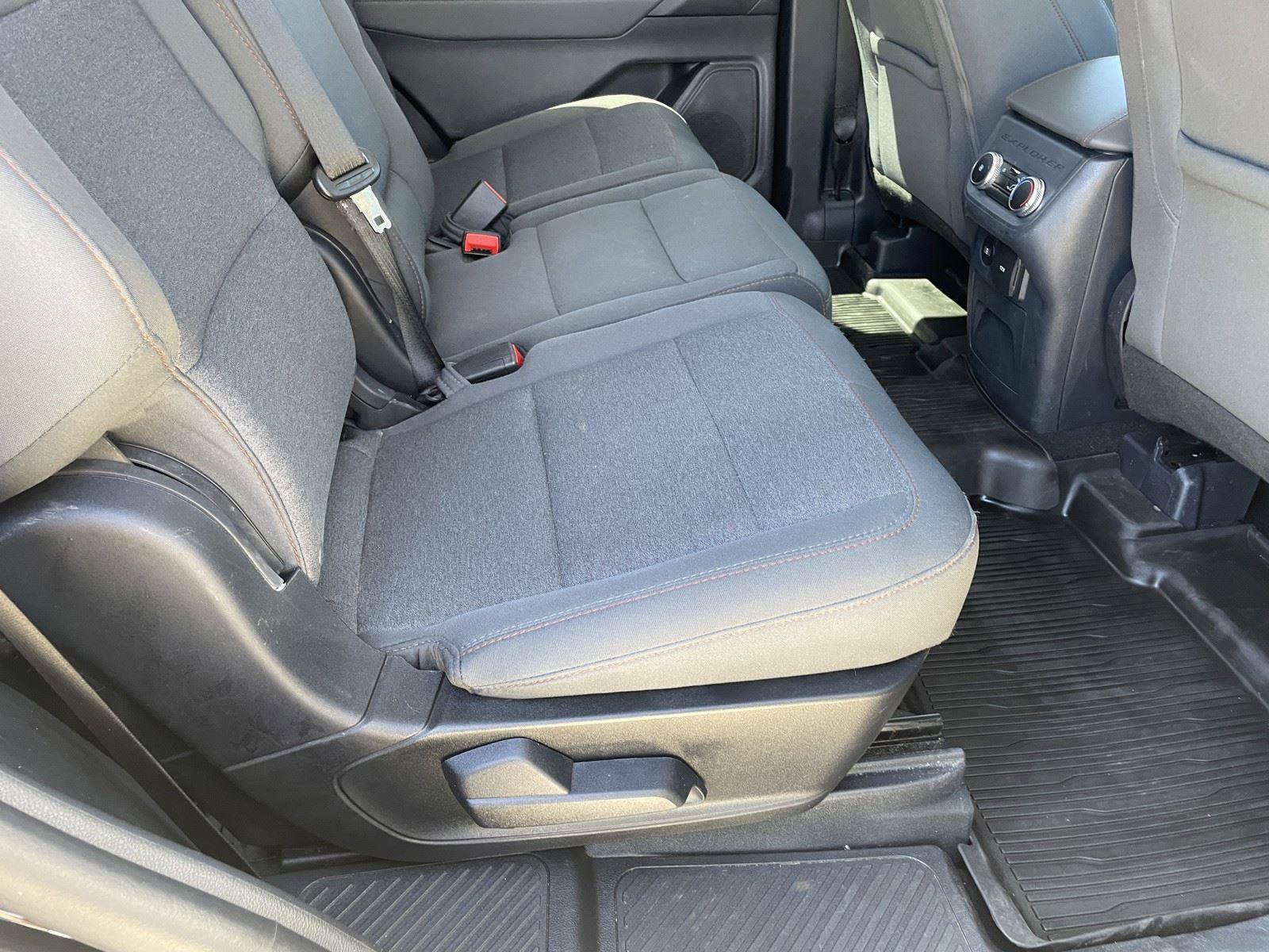 Used 2025 Ford Explorer Active image 29