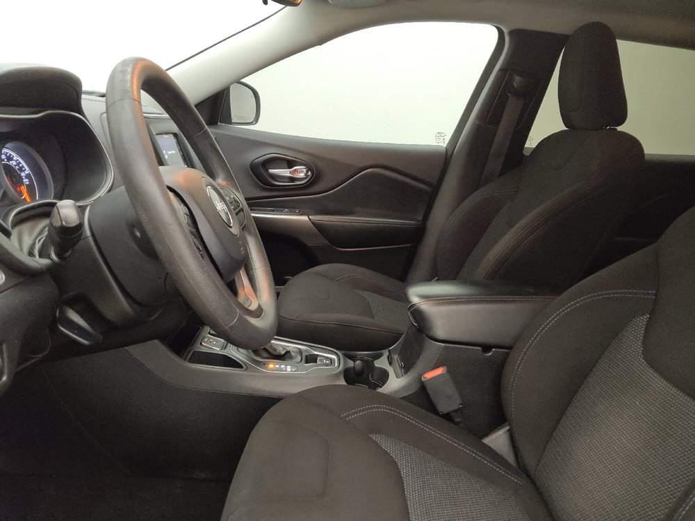 Used 2021 Jeep Cherokee Latitude FWD image 17