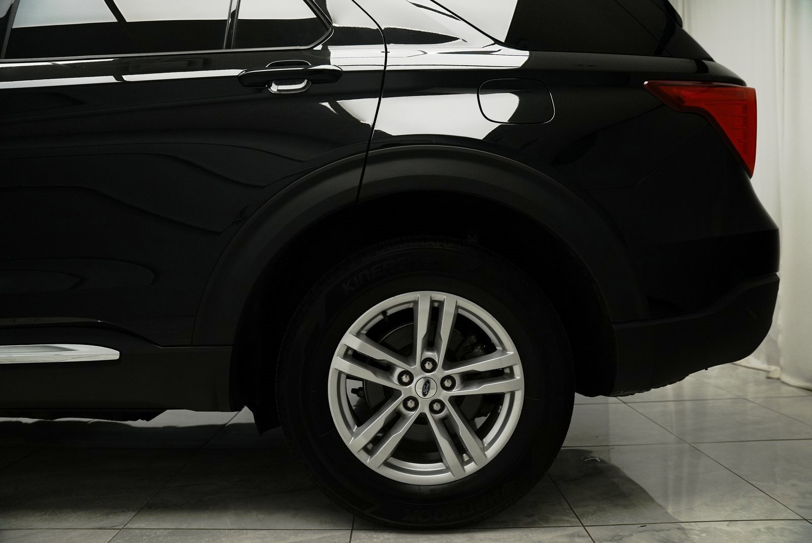 Used 2023 Ford Explorer XLT w/ Equipment Group 202A image 11