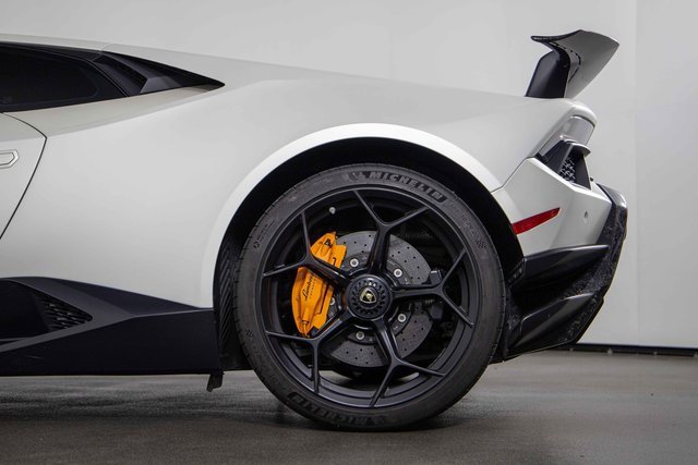 Used 2018 Lamborghini Huracan Performante image 12