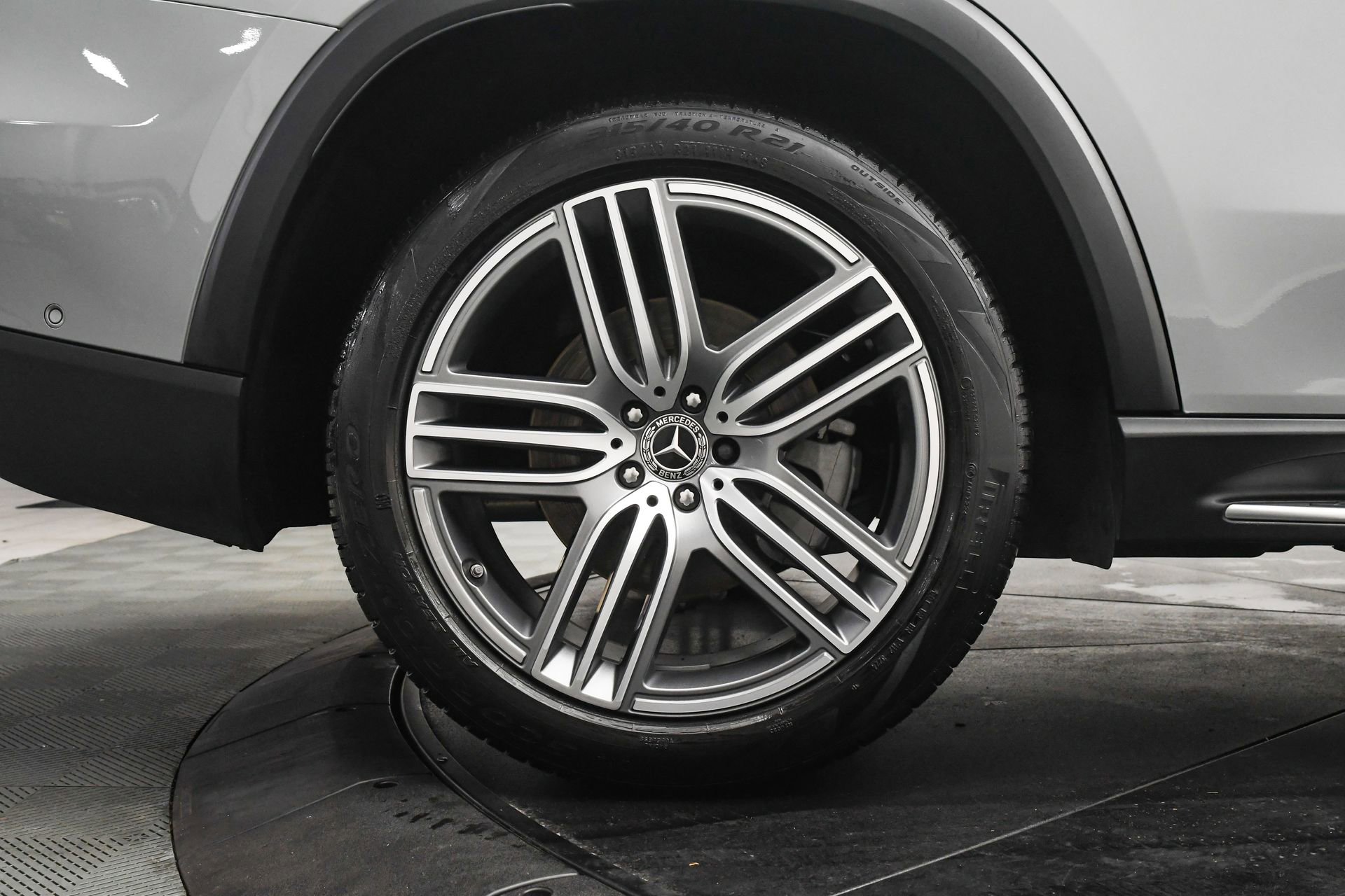 Used 2025 Mercedes-Benz GLS 450 4MATIC image 32