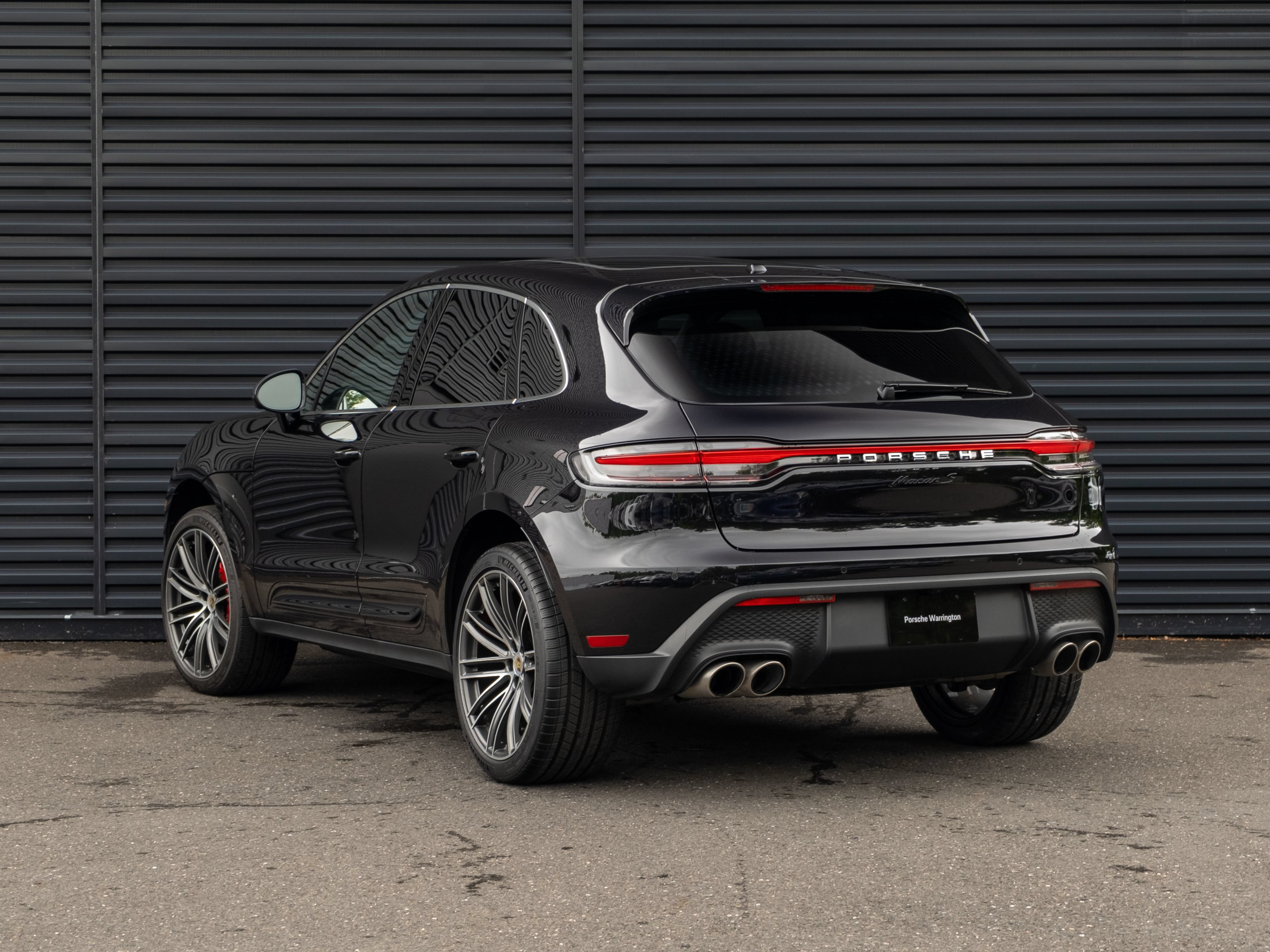 Certified 2025 Porsche Macan S AWD/4WD image 3