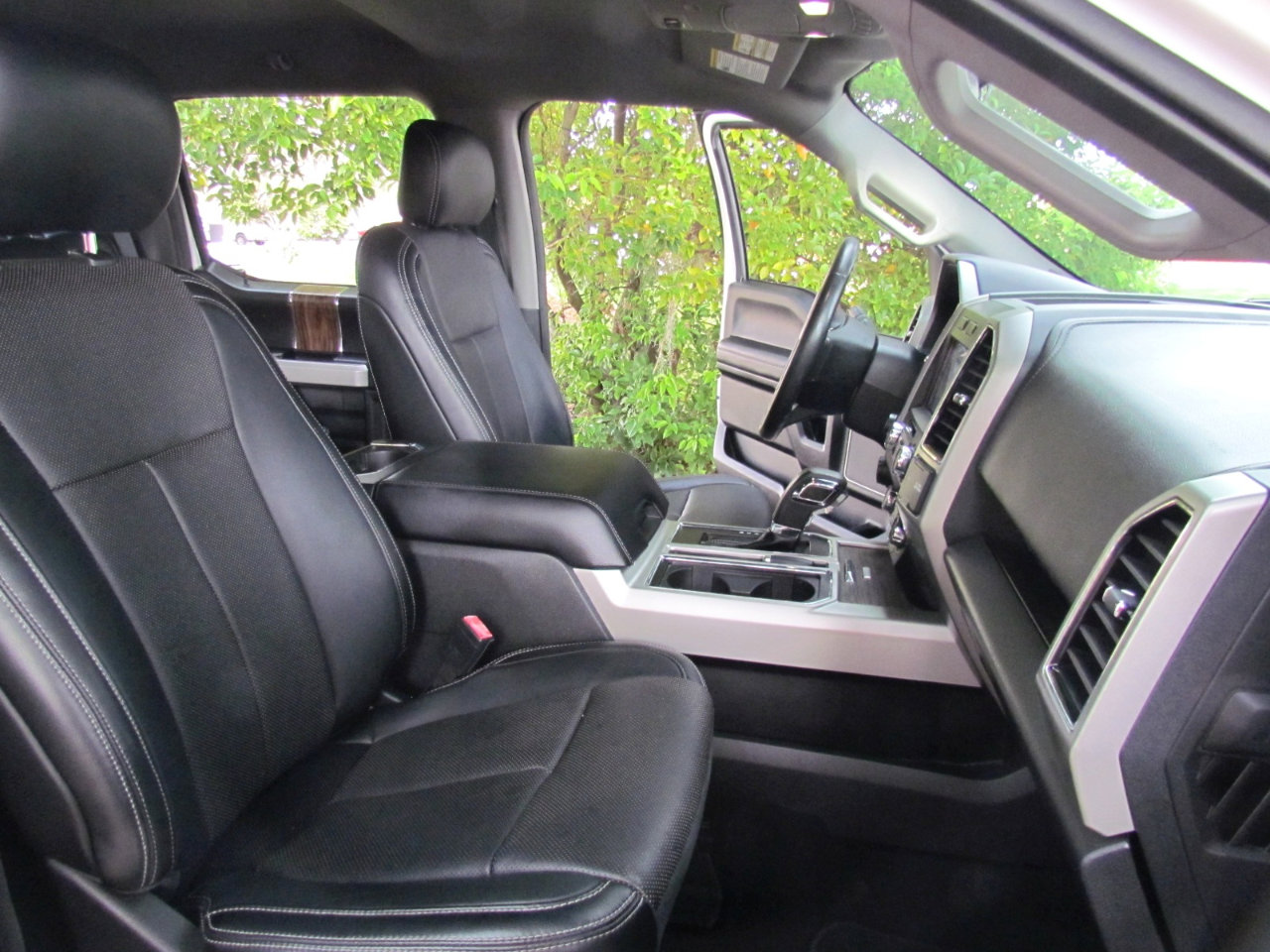 Used 2018 Ford F150 Lariat w/ Trailer Tow Package image 19