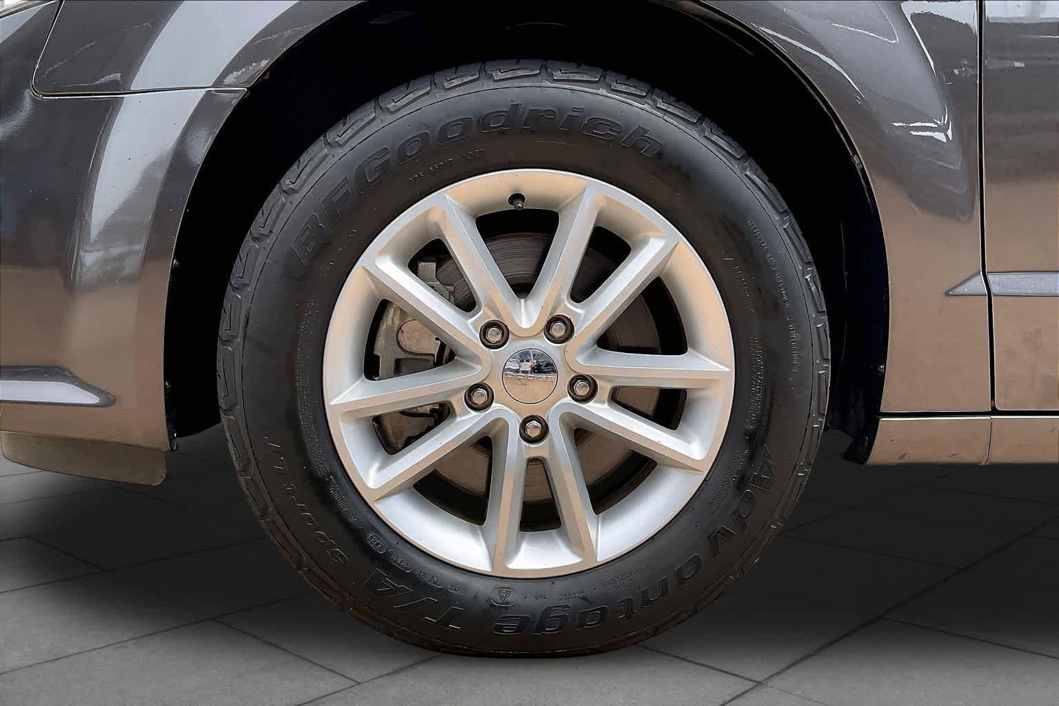 Used 2019 Dodge Grand Caravan SXT FWD image 12
