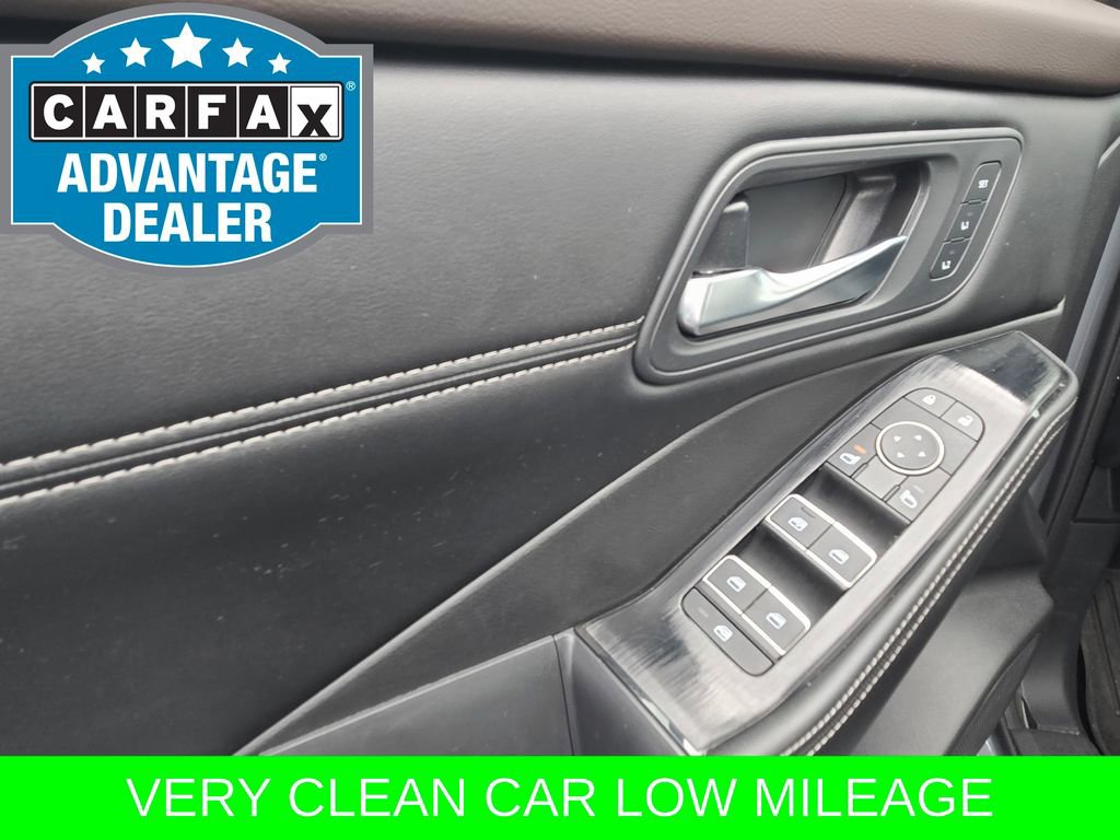 Used 2023 Nissan Rogue SL w/ SL Premium Package image 18