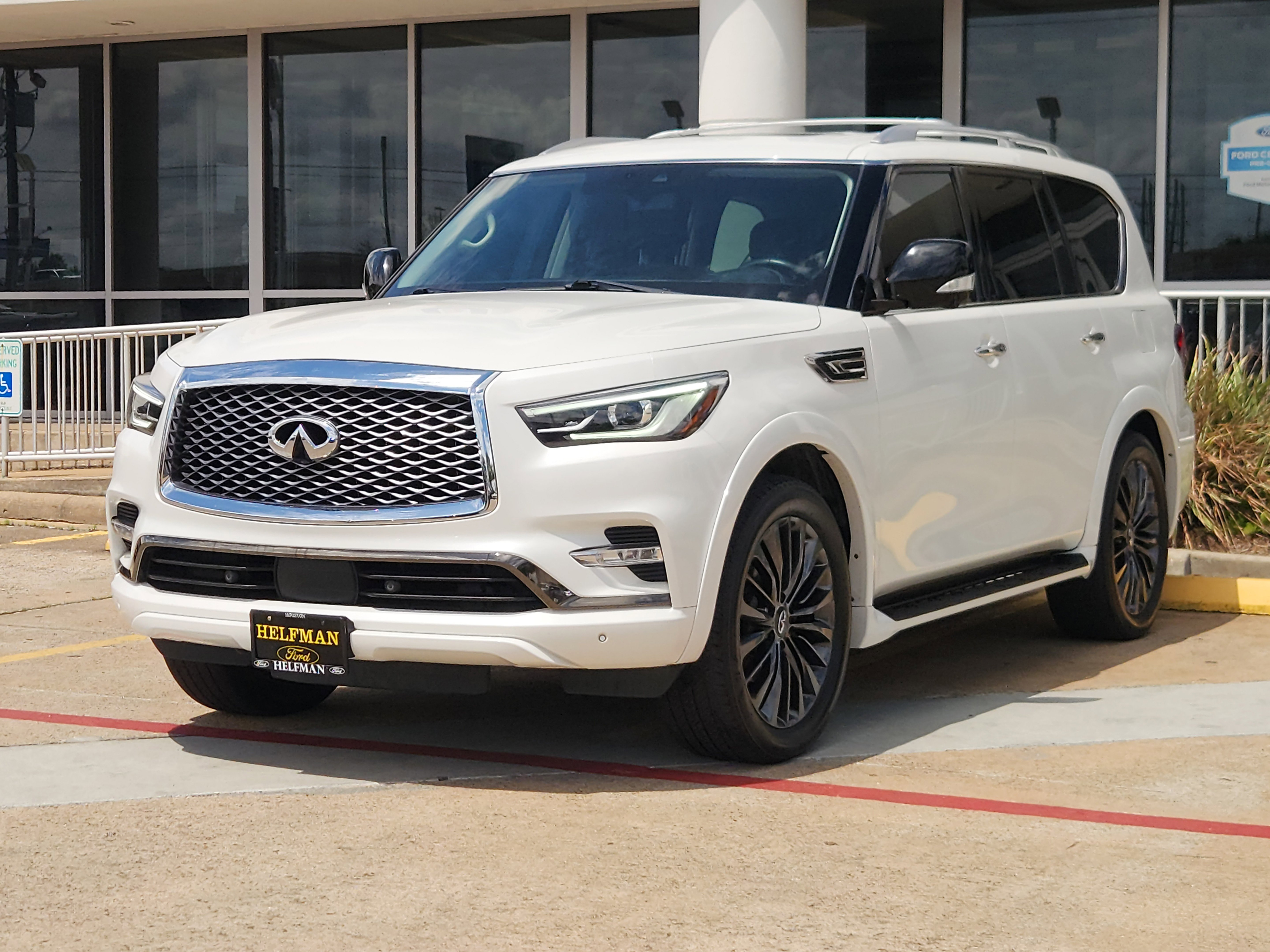 Used 2021 INFINITI QX80 Premium Select w/ Cargo Package image 2