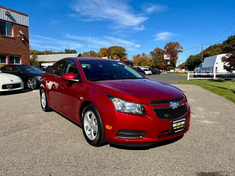 Used 2014 Chevrolet Cruze LT w/ Technology Package FWD image 3