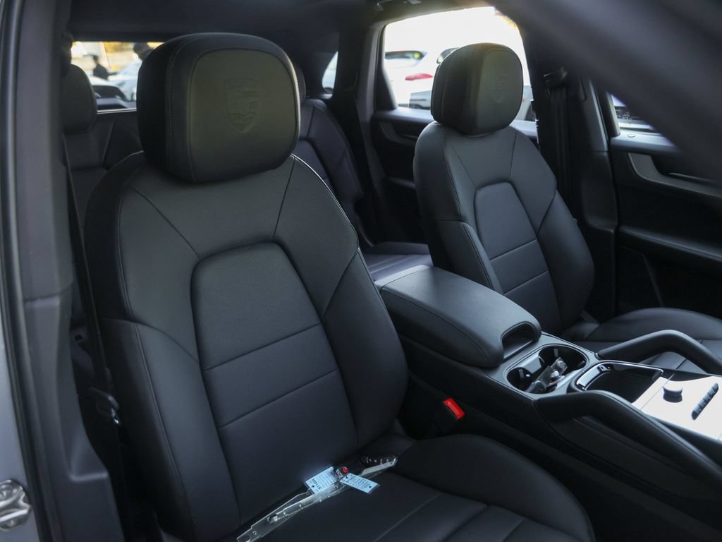 Certified 2026 Porsche Cayenne AWD/4WD image 39