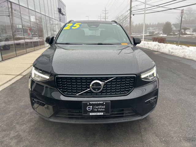 Certified 2025 Volvo XC40 B5 Plus image 7