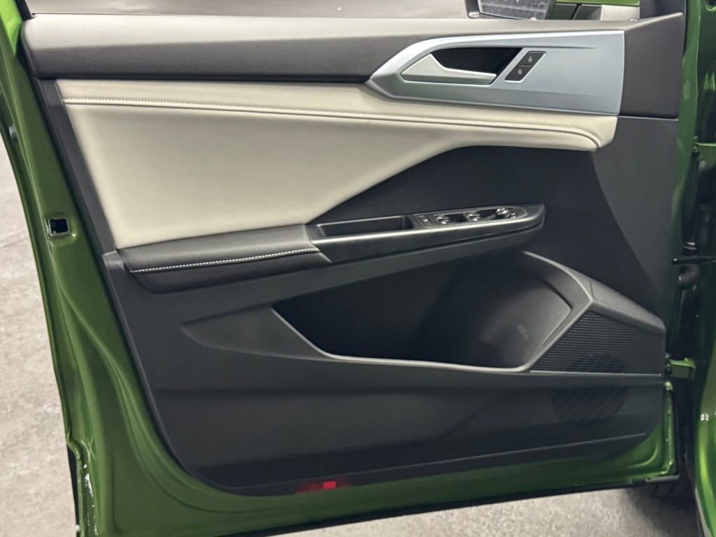 New 2025 Volkswagen Taos SE image 18