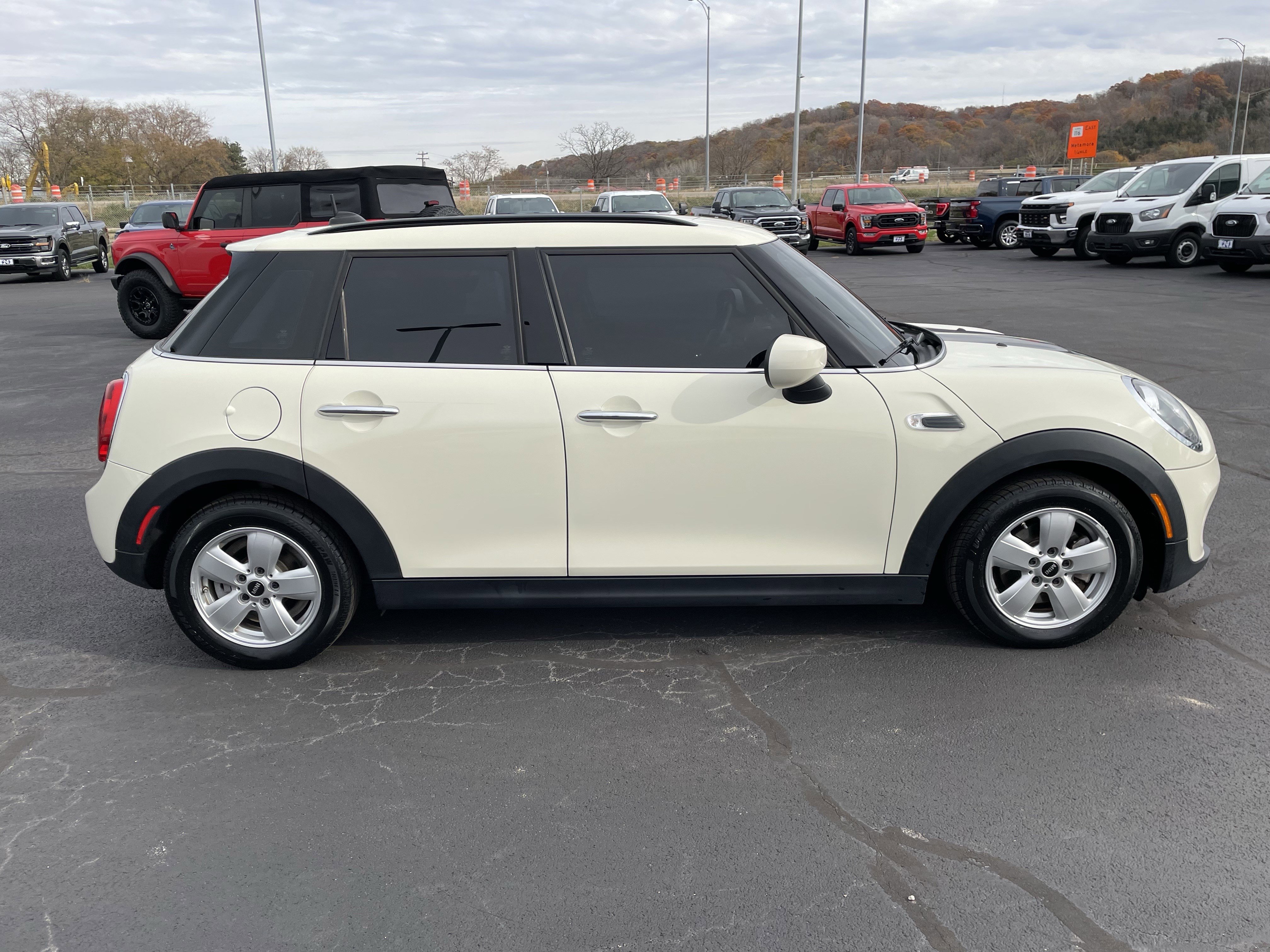 Used 2020 MINI Cooper 4-Door Hardtop w/ Storage Package image 8