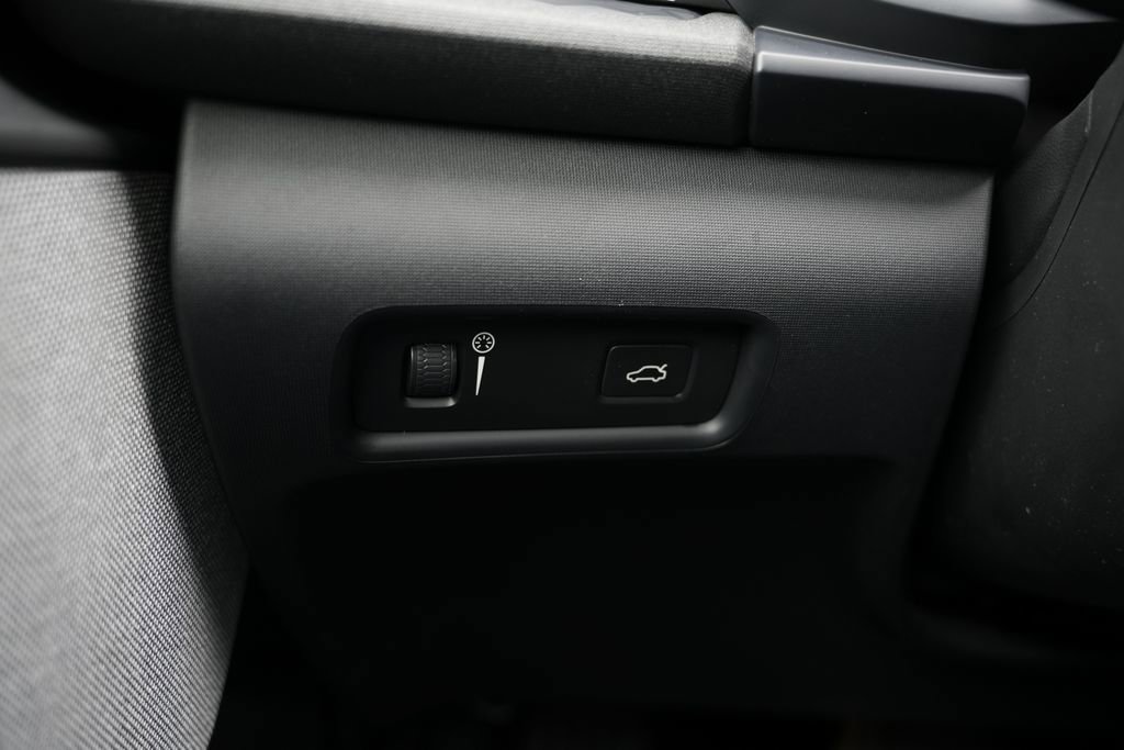 Used 2022 Polestar Polestar 2 w/ Performance Package image 46