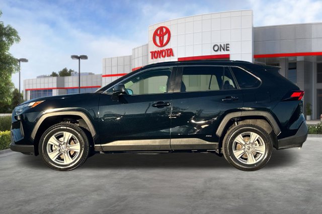 Certified 2025 Toyota RAV4 LE AWD/4WD image 9