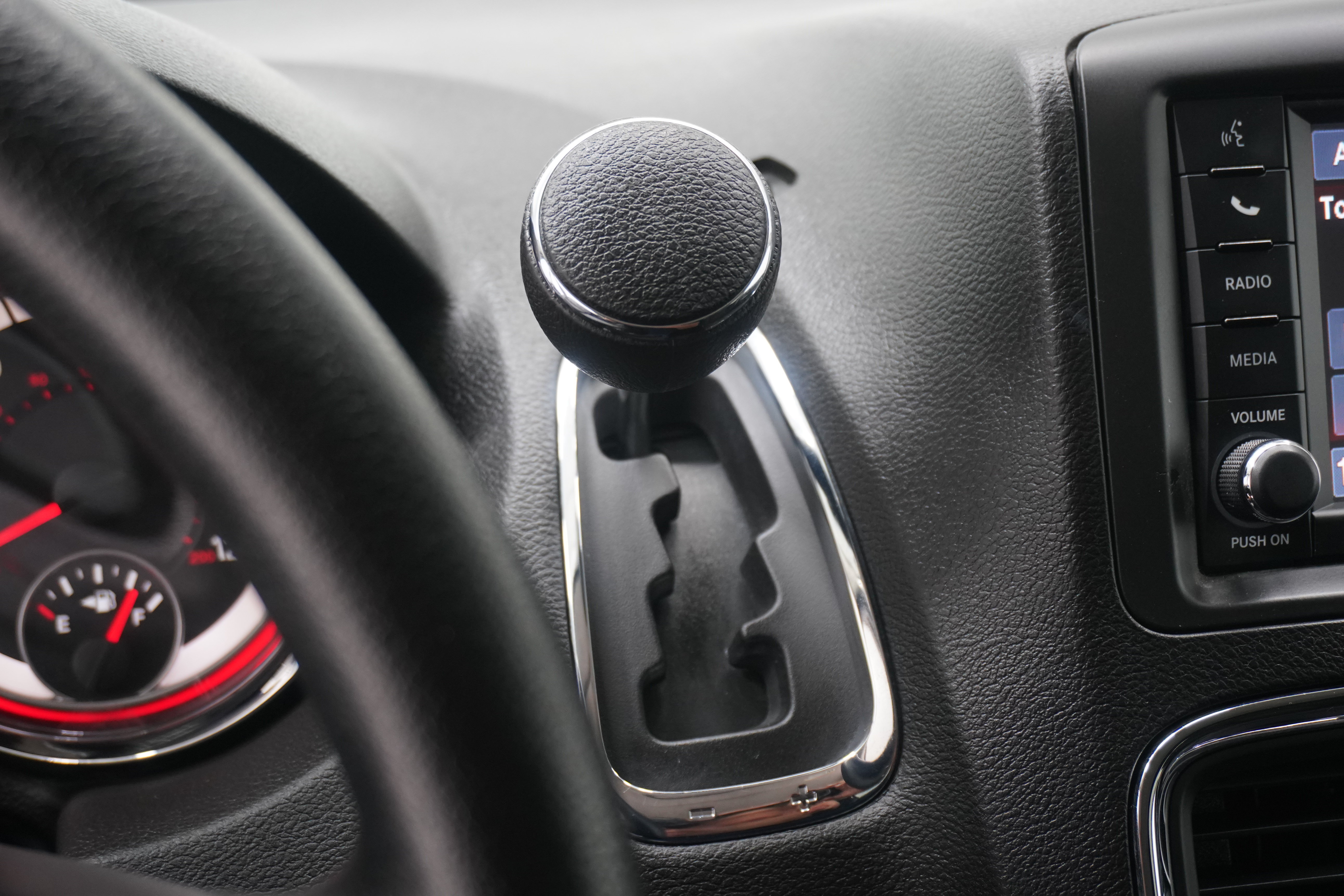 Used 2018 Dodge Grand Caravan SE w/ UConnect Hands-Free Group FWD image 21